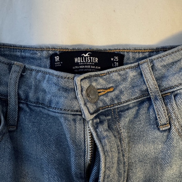 Hollister Light Blue Denim Jeans - Picture 2 of 3